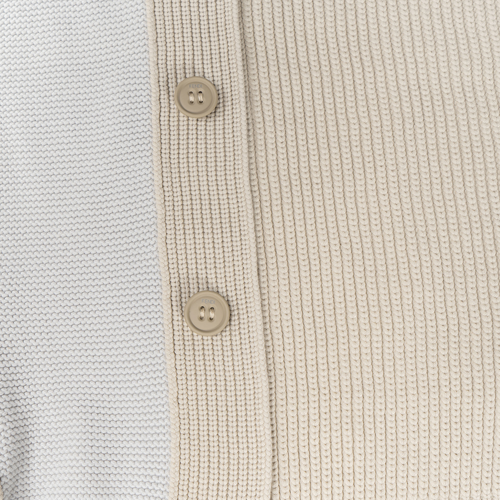 Sizing 芬迪SS22拼色针织连帽衫单扣设计。 FZC498AIBIF1GJP