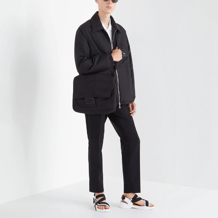 Shop FENDI SS22 可翻转标志棉质夹克 黑色 FW1134A9RSF0QA1