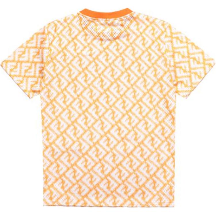 Lookbook 펜디 SS23 오렌지 모노그램 프린트 반팔 캐주얼 티셔츠. FAF682AN66F1KRO
