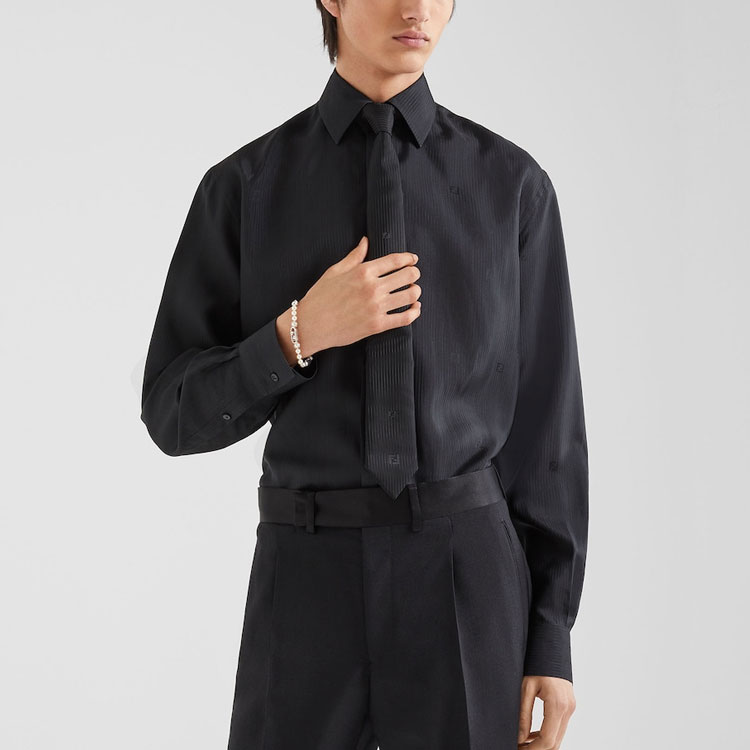 Shop FENDI SS23 纯黑色长袖休闲纽扣衬衫。 FS0585AKEGF0QA1
