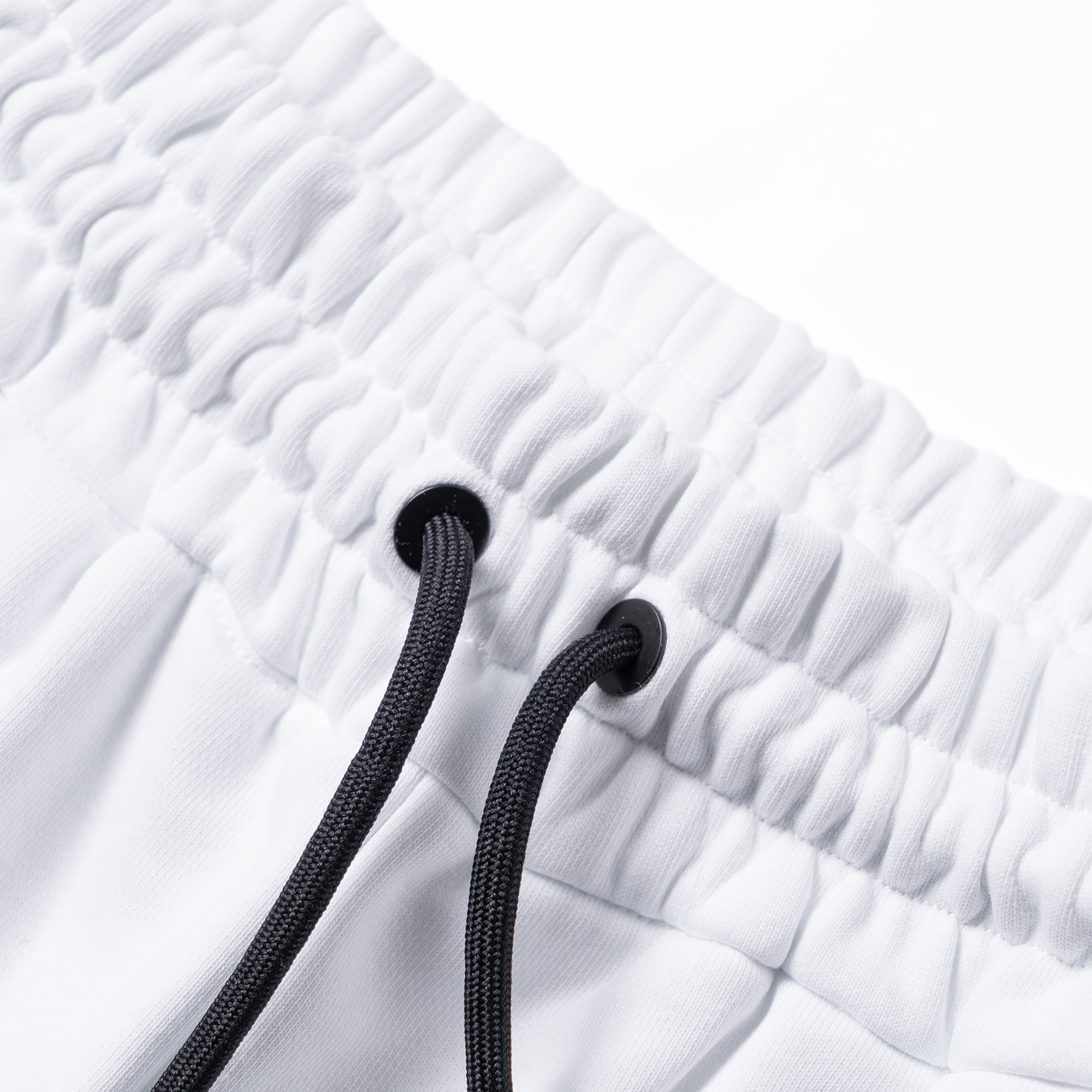 Purchase FENDI SS23 白色logo印花弹力抽绳短裤. FAB656AN67F1KRQ