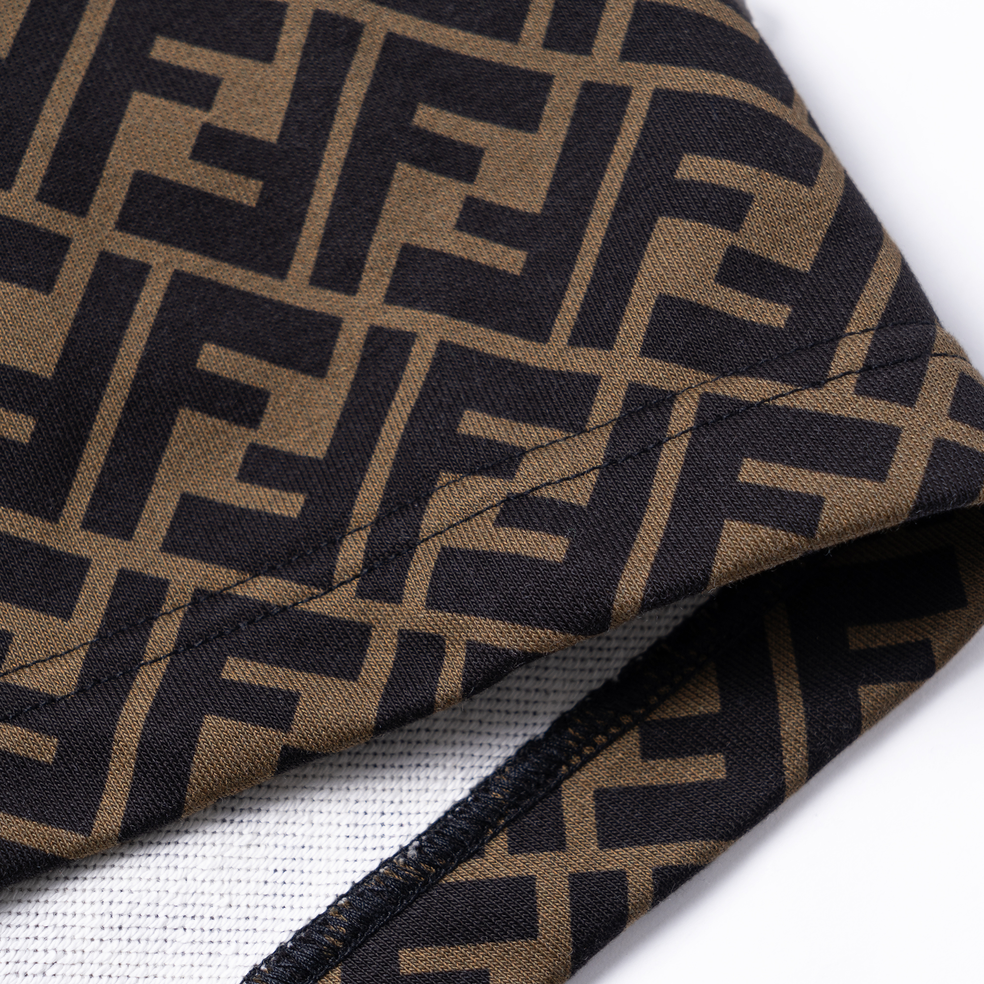 Sizing FENDI SS23 白色logo印花弹力抽绳短裤. FAB656AN67F1KRQ