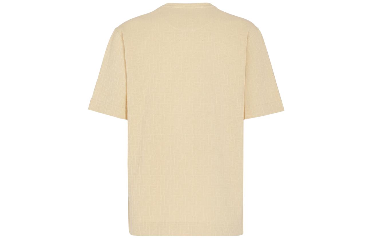 Lookbook 펜디 SS23 올오버 로고 크루넥 반팔 티셔츠 베이지 남성용. FY0936AN1TF0PKL