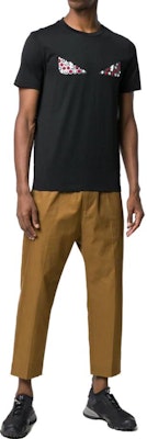 FENDI SS23 男款怪獸眼圖案黑色短袖T恤。 FY0894A6ZDF0QA1 Lookbook FENDI SS23 男款怪獸眼圖案黑色短袖T恤。 FY0894A6ZDF0QA1