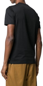 펜디 SS23 몬스터 아이즈 그래픽 블랙 반팔 티셔츠 남성용. FY0894A6ZDF0QA1 Shop 펜디 SS23 몬스터 아이즈 그래픽 블랙 반팔 티셔츠 남성용. FY0894A6ZDF0QA1