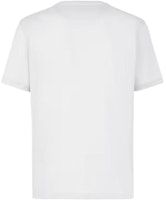 FENDI SS23 Kemeja-T Lengan Pendek Putih dengan Patch Logo Sulaman Lelaki. FY0894A9RLF0WA0 Lookbook FENDI SS23 Kemeja-T Lengan Pendek Putih dengan Patch Logo Sulaman Lelaki. FY0894A9RLF0WA0