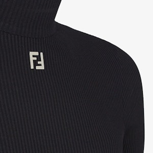 FENDI SS24 Hitam Ribbed Turtleneck Slim Fit Knit Shirt. FY1281AR6SF0QA1 Purchase FENDI SS24 Hitam Ribbed Turtleneck Slim Fit Knit Shirt. FY1281AR6SF0QA1