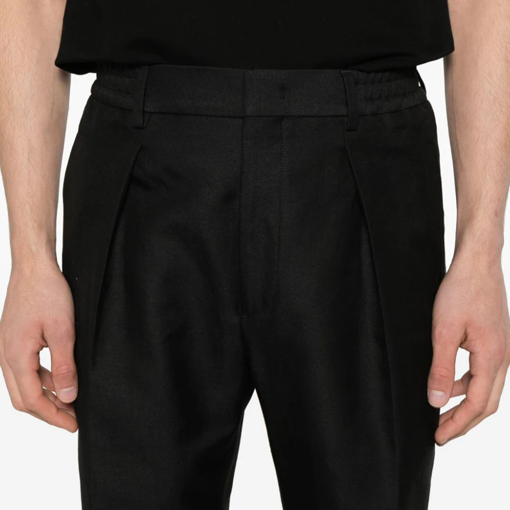 Details for Pantalones plisados ajustados entallados textura sólida FENDI SS24 Negro. FB0767AR9DF0QA1