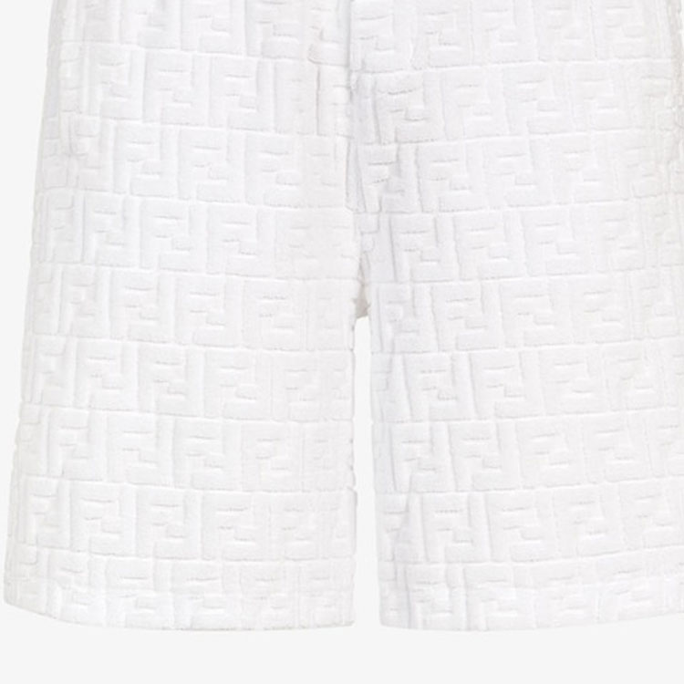 Sizing 펜디 SS24 화이트 로고 엘라스틱 캐주얼 쇼츠. FB0689ARYPF0QA0