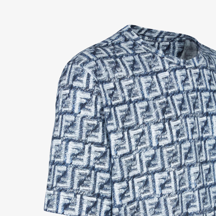 Purchase FENDI SS24 Camiseta Azul Casual con Logo por Todo Lado. FY0936AR79F04V6