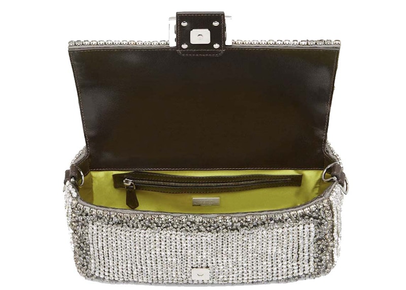 Lookbook Fendi Baguette Negra Transparente y Bordada con Cristales