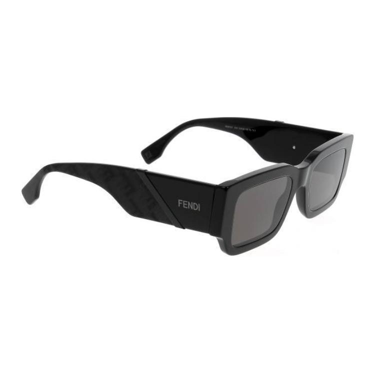 Lookbook FENDI 男女款黑色不規則板材墨鏡附logo鏡腳設計 FE40131I01A
