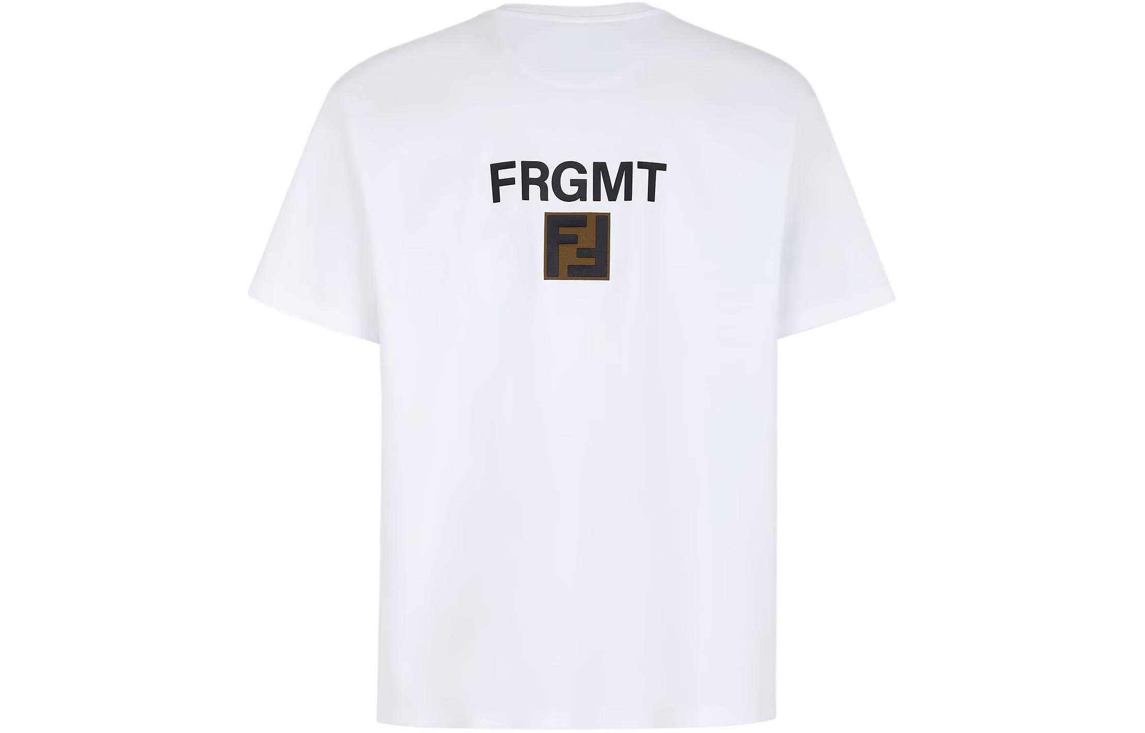Lookbook Camiseta Blanca de Manga Corta Logo FENDI x FRGMT SS24. FY1144AQJNF0QA0