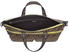 フェンディ x FRGMT x ポケモン FF ファブリックバッグ ショッパー ブラウン Lookbook フェンディ x FRGMT x ポケモン FF ファブリックバッグ ショッパー ブラウン