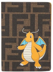Fendi x FRGMT x Pokémon Tarjetero de Tela Marrón Buy Fendi x FRGMT x Pokémon Tarjetero de Tela Marrón