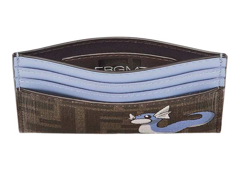 Lookbook Fendi x FRGMT x Pokémon Tarjetero FF Tela Marrón