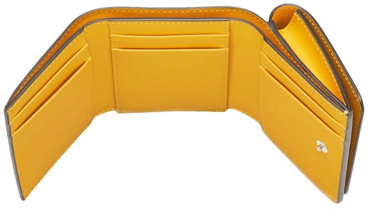 Cartera Fendi x FRGMT x Pokémon FF Tela Marrón/Amarillo. Lookbook Cartera Fendi x FRGMT x Pokémon FF Tela Marrón/Amarillo.