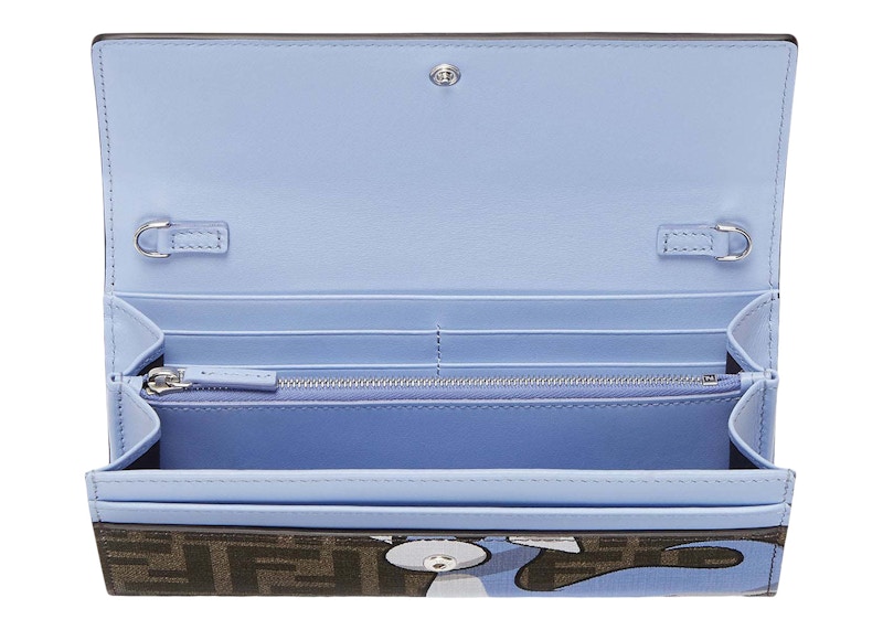 Lookbook Cartera Fendi x FRGMT x Pokémon FF con Cadena Marrón/Azul Claro