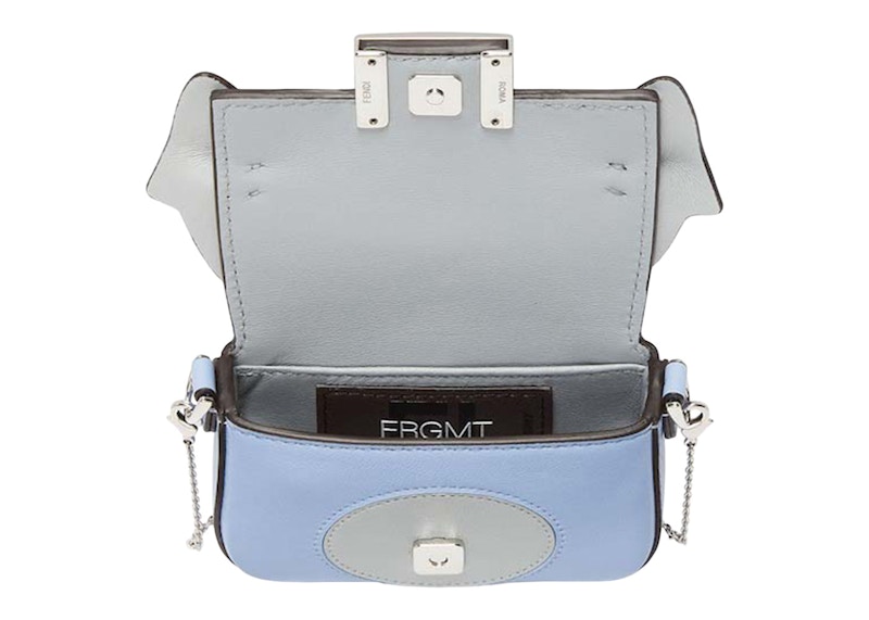 Lookbook Fendi x FRGMT x 宝可梦 Nappa 皮革小号法棍吊饰 浅蓝色