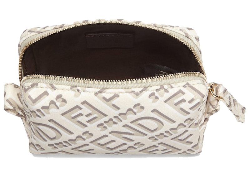 Lookbook Fendi x SKIMS 迷你化妝袋康乃狄克州款