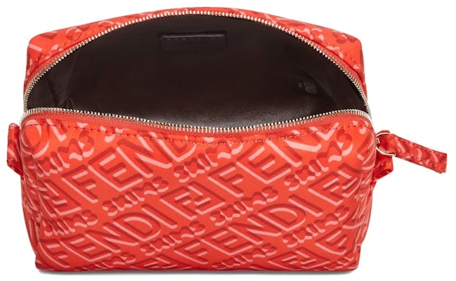 芬迪 x SKIMS 美容小包 Georgia 小号 Lookbook 芬迪 x SKIMS 美容小包 Georgia 小号