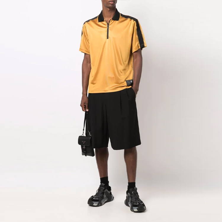 Lookbook FENDI Polo Amarillo de Manga Corta con Media Cremallera. FAF641AGJRF08HW