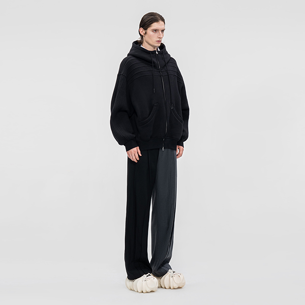 Purchase Sudadera Negra Unisex Feng Chen Wang AW24 con Cremallera y Costuras. FUF18HD03B