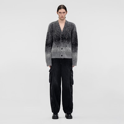 Cárdigan Unisex Gris Oscuro Tie-Dye de Punto Feng Chen Wang AW24. FUF18KT05 Shop Cárdigan Unisex Gris Oscuro Tie-Dye de Punto Feng Chen Wang AW24. FUF18KT05