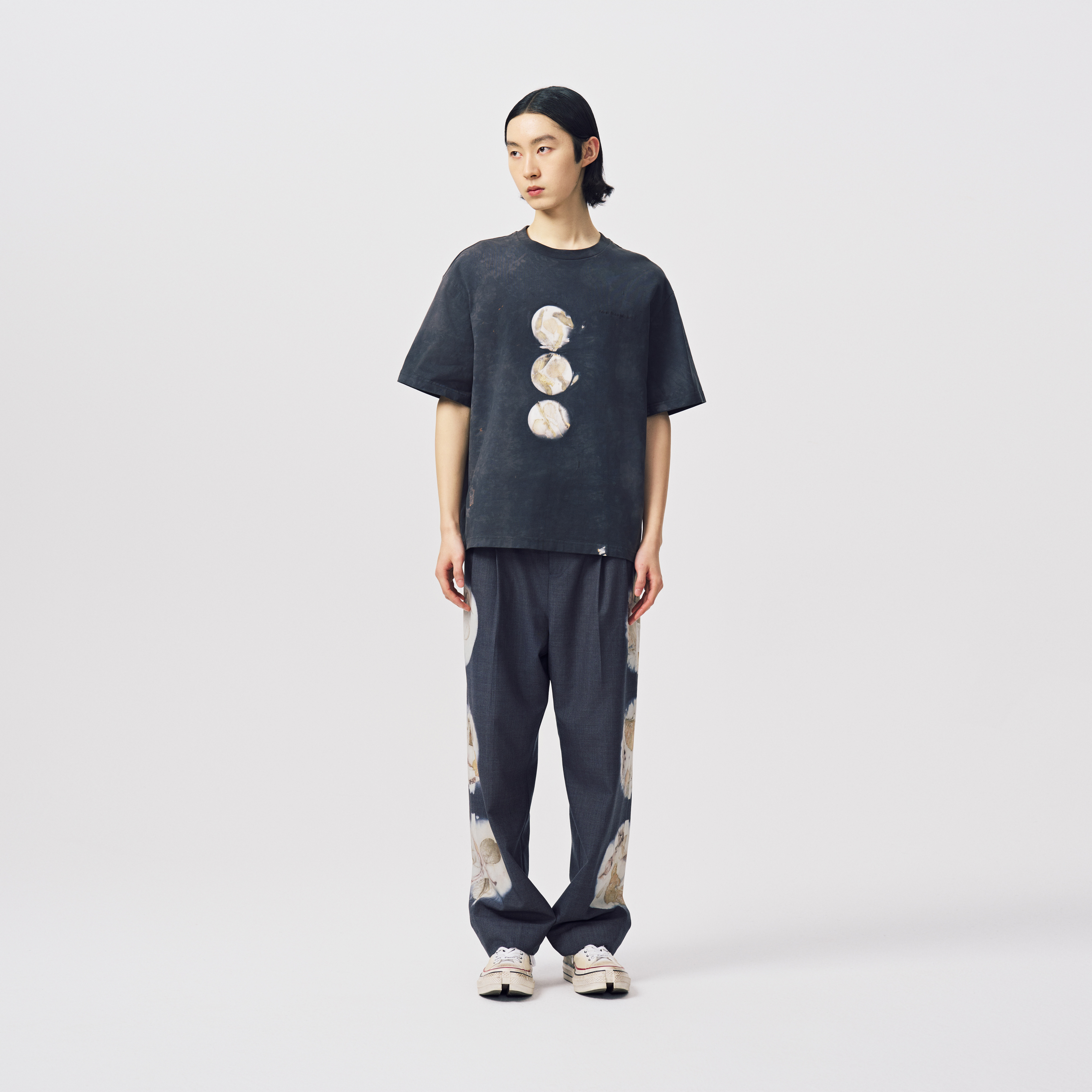 Shop Camiseta Negra Unisex de Manga Corta Feng Chen Wang Botanical Dye. FMS17TS08