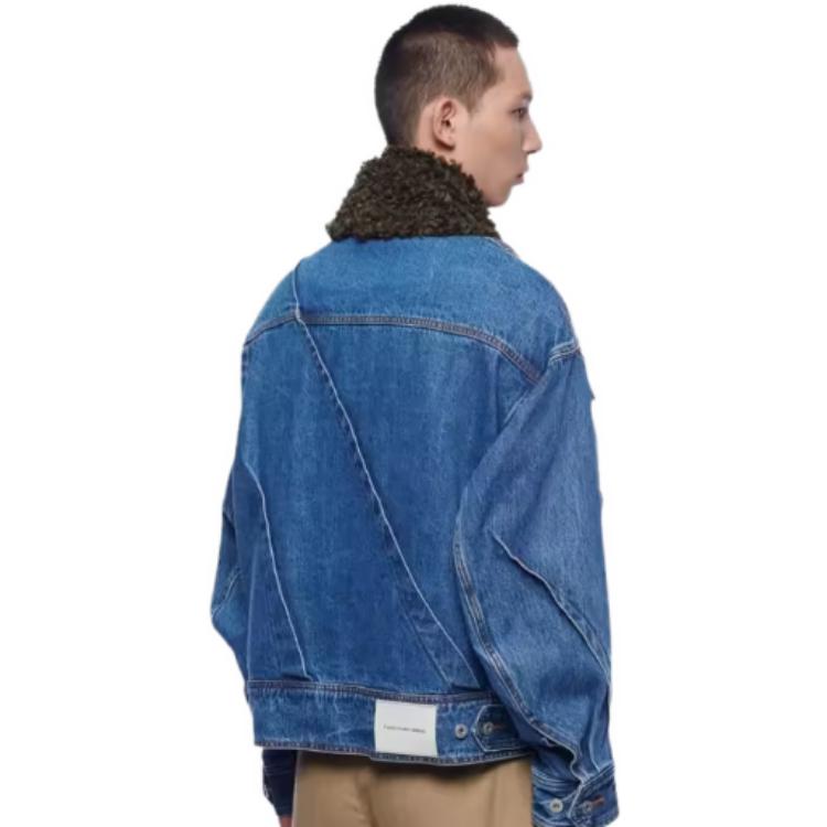 Shop Chaqueta Desmontable Feng Chen Wang de Mezclilla Plisada Azul para Hombre. FF12JAC126