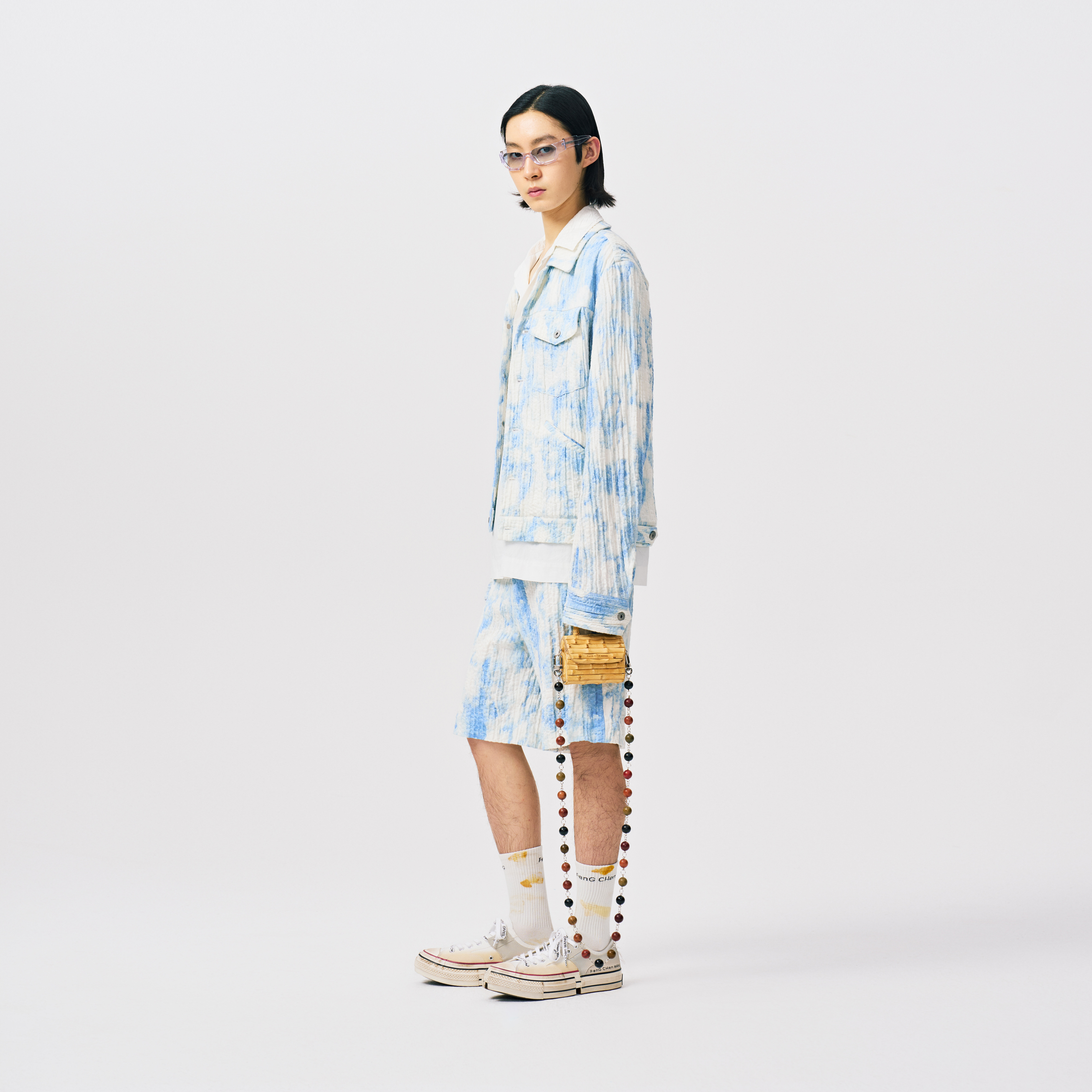 Purchase Pantalones cortos casuales azul degradado mid-waist unisex Feng Chen Wang. FUS17ST03