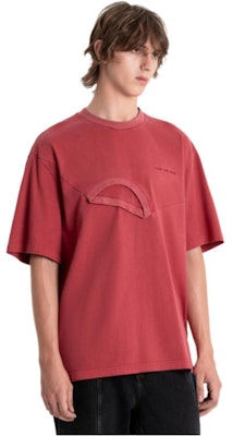 Camiseta Feng Chen Wang Roja Desestructurada 2-en-1 con Doble Cuello para Hombre. FMF16TS01 Purchase Camiseta Feng Chen Wang Roja Desestructurada 2-en-1 con Doble Cuello para Hombre. FMF16TS01