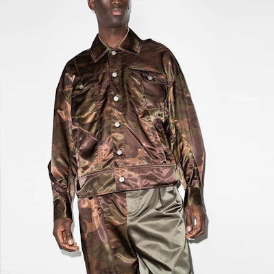 Chaqueta Marrón de Manga Larga con Pliegues y Estampado Camuflaje FENG CHEN WANG SS22. FS13JAC111 Lookbook Chaqueta Marrón de Manga Larga con Pliegues y Estampado Camuflaje FENG CHEN WANG SS22. FS13JAC111