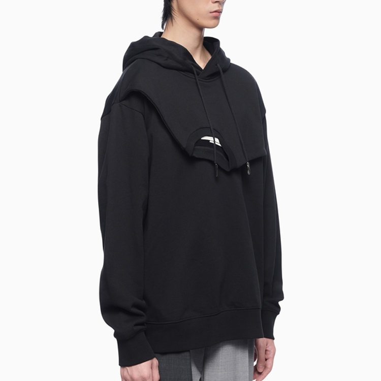 Shop Sudadera con capucha negra Feng Chen Wang SS22 doble cuello para hombre. FMS13HD08