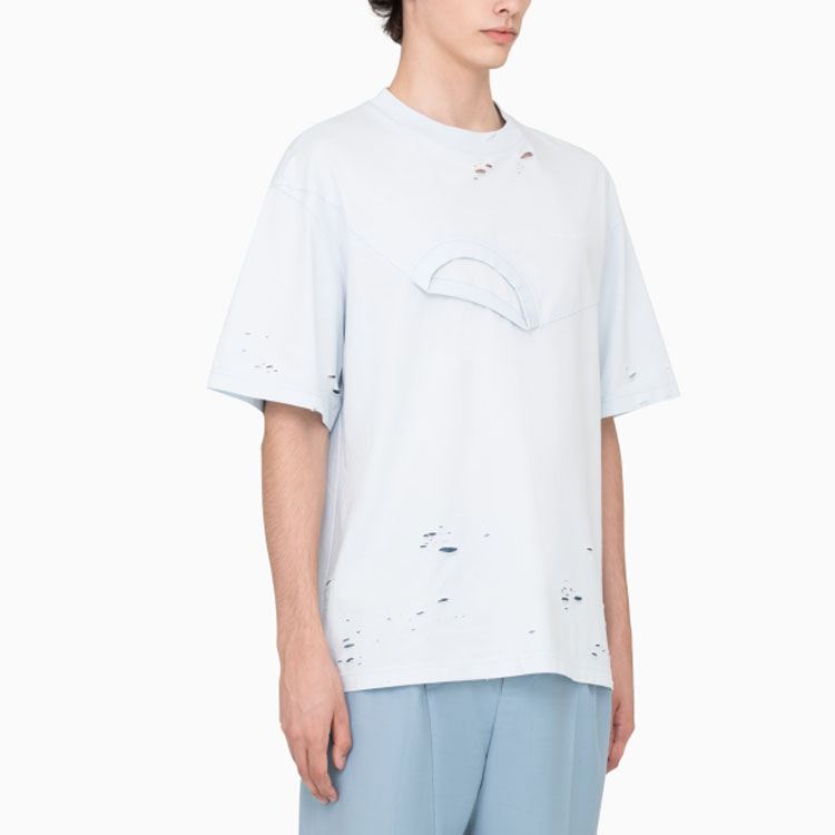 Purchase Feng Chen Wang SS23 Camiseta Cuello Doble Desgastada Azul Claro. FMS15TS01