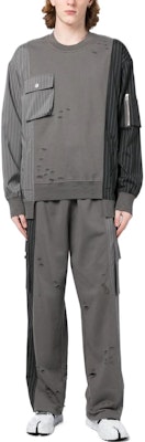 Pantalones Grises Rectos a Rayas de Talle Alto FENG CHEN WANG SS23 Hombre. FMS15TR10 Lookbook Pantalones Grises Rectos a Rayas de Talle Alto FENG CHEN WANG SS23 Hombre. FMS15TR10