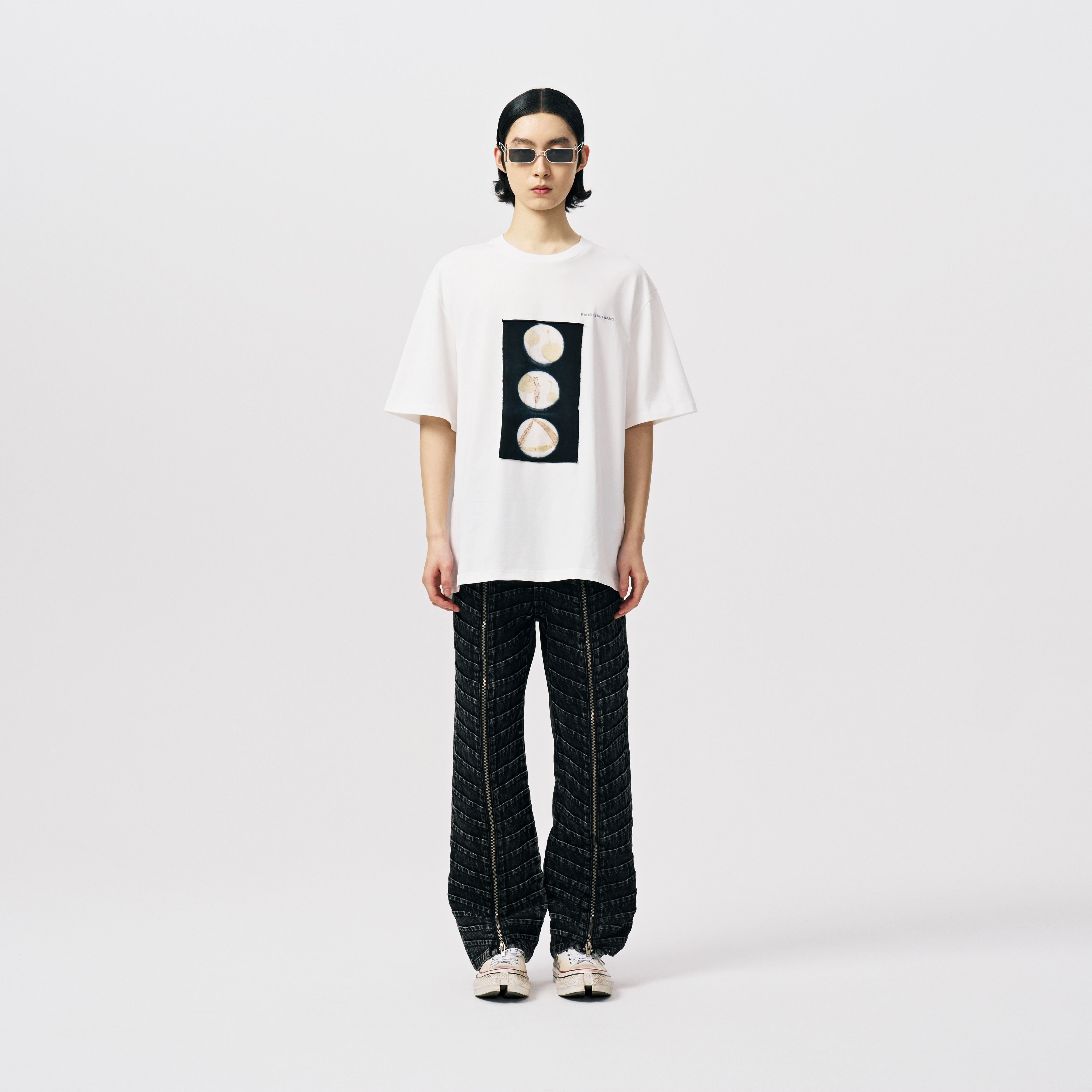 Shop Camiseta Unisex Feng Chen Wang SS24 Blanca con Estampado de Hojas y Tinte Natural FMS17TS08W