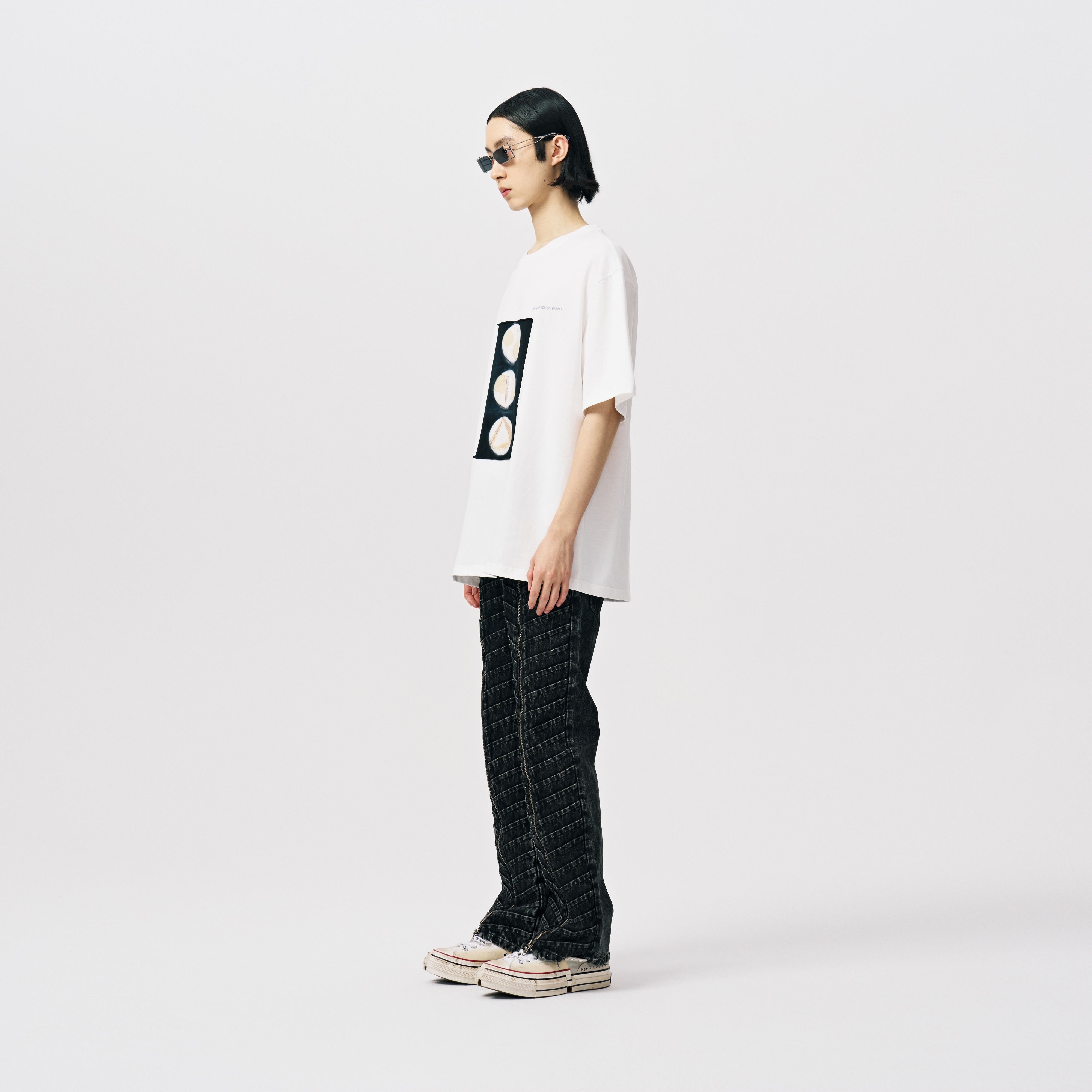 Purchase Camiseta Unisex Feng Chen Wang SS24 Blanca con Estampado de Hojas y Tinte Natural FMS17TS08W