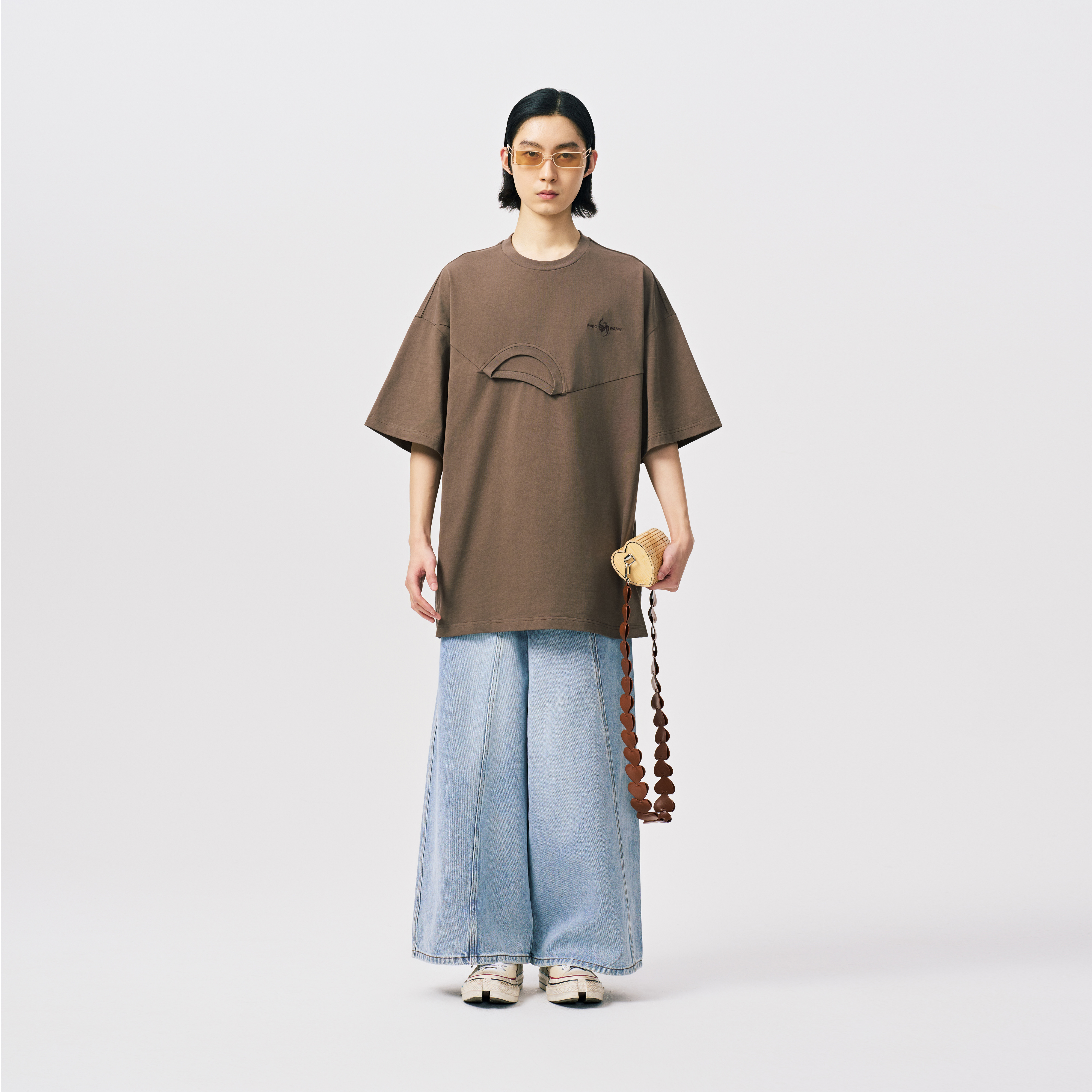 Shop Feng Chen Wang SS24 男女同款咖啡色寬鬆版圓領長袖T恤。 FMS17TS12