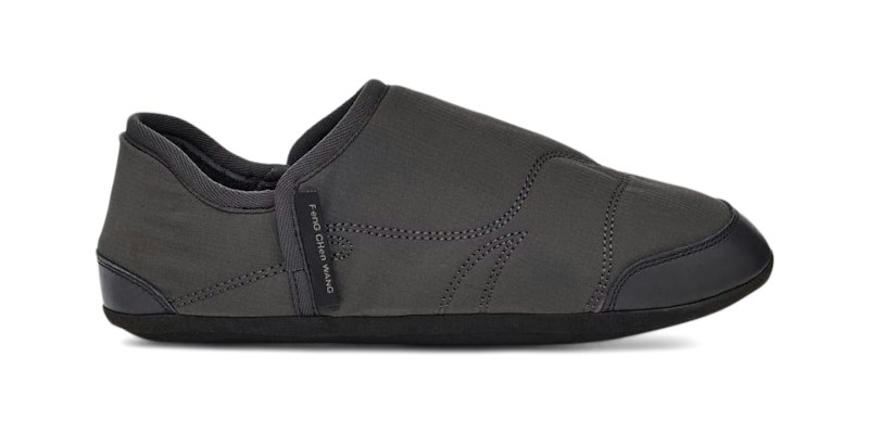 Shop Feng Chen Wang x UGG 可转换 Tasman 拖鞋「黑色」 1154690-BLK