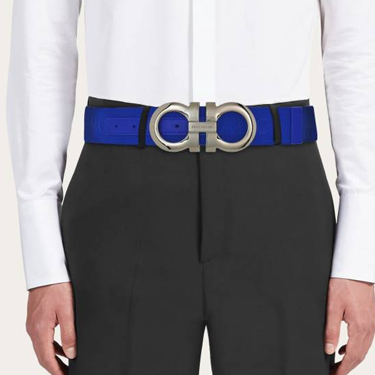 Shop Ferragamo 蓝色皮带，带标志设计，光滑扣，宽4CM。 670286770726