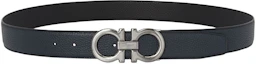 Shop Cinturón reversible de cuero negro/azul marino FERRAGAMO con hebilla lisa 3.5cm 697875