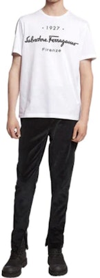 FERRAGAMO Baju-T Putih dengan Cetakan Logo Huruf Leher Bulat. 12-0613-728398 Lookbook FERRAGAMO Baju-T Putih dengan Cetakan Logo Huruf Leher Bulat. 12-0613-728398