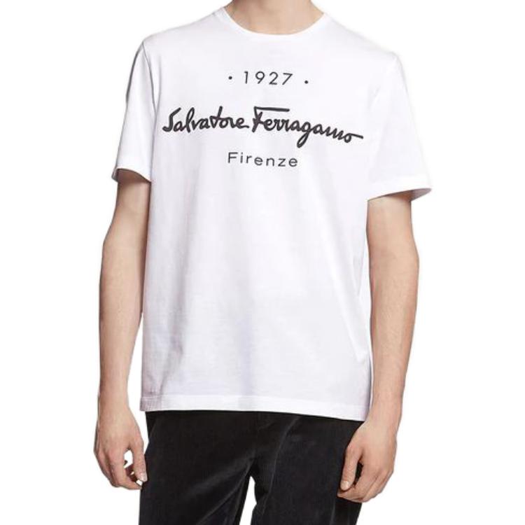 Shop FERRAGAMO Baju-T Putih dengan Cetakan Logo Huruf Leher Bulat. 12-0613-728398