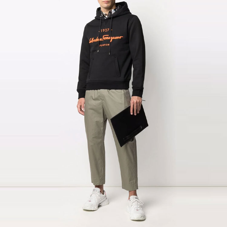 Lookbook FERRAGAMO FW21 标志刺绣抽绳连帽衫 黑色 746606002 747000000