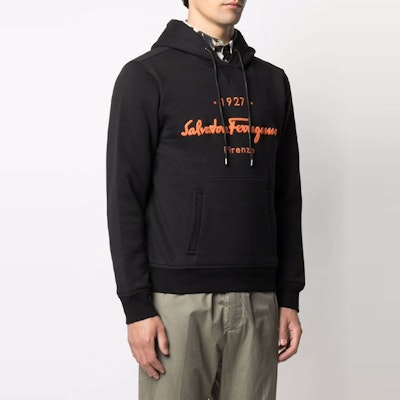 FERRAGAMO FW21 标志刺绣抽绳连帽衫 黑色 746606002 747000000 Purchase FERRAGAMO FW21 标志刺绣抽绳连帽衫 黑色 746606002 747000000