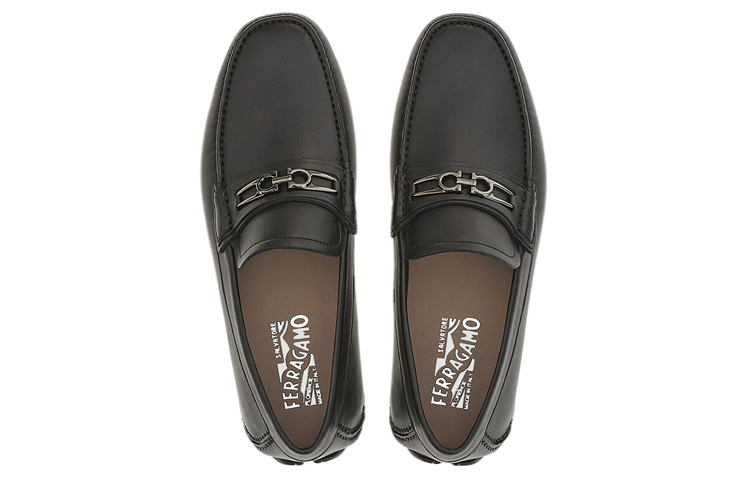 Shop FERRAGAMO Gancini 'Slip-On Kulit Anak Lembu Hitam' 020803-753791