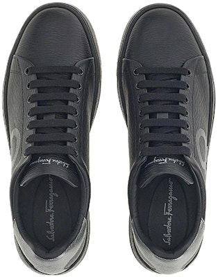 FERRAGAMO菲拉格慕 Gancini 小牛皮繫帶 時尚板鞋 男款 黑灰色 Lookbook FERRAGAMO菲拉格慕 Gancini 小牛皮繫帶 時尚板鞋 男款 黑灰色