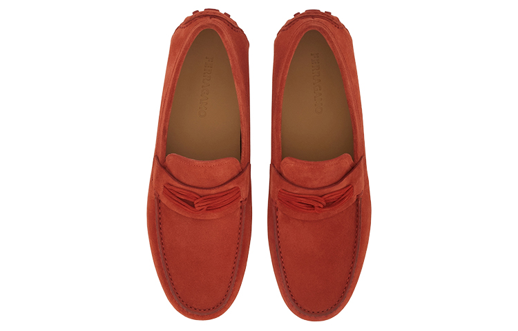 Shop FERRAGAMO菲拉格慕 絨面 立體縫線 豆豆鞋 男款 紅色