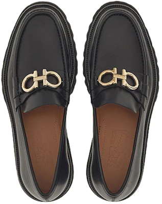 FERRAGAMO菲拉格慕 Gancini 皮革 側插休閒船鞋 男款 黑色 Lookbook FERRAGAMO菲拉格慕 Gancini 皮革 側插休閒船鞋 男款 黑色